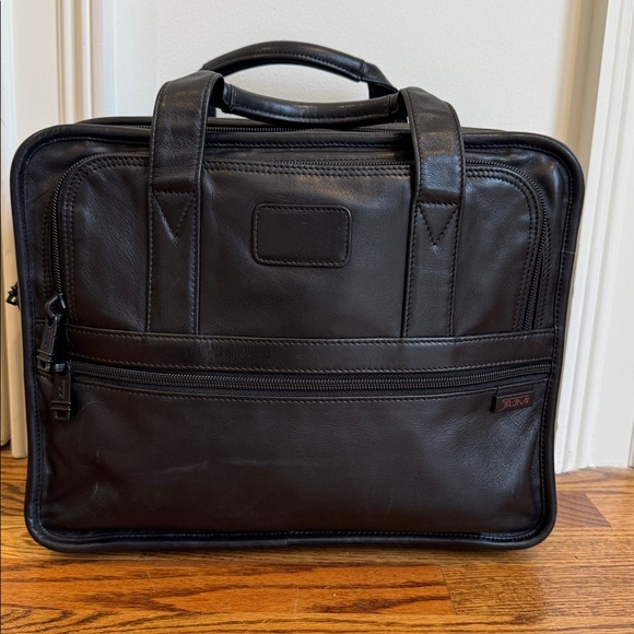 TUMIAlpha Leather BriefcaseBlack Multi-Zip Laptop BagOS